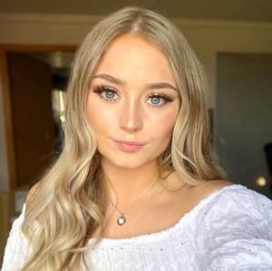 Meet your Posher, Taya